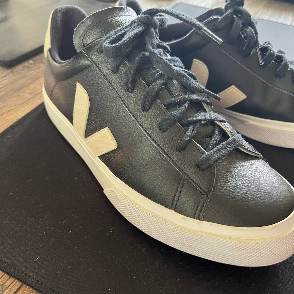 Men’s size 8 Veja Campo Sneakers